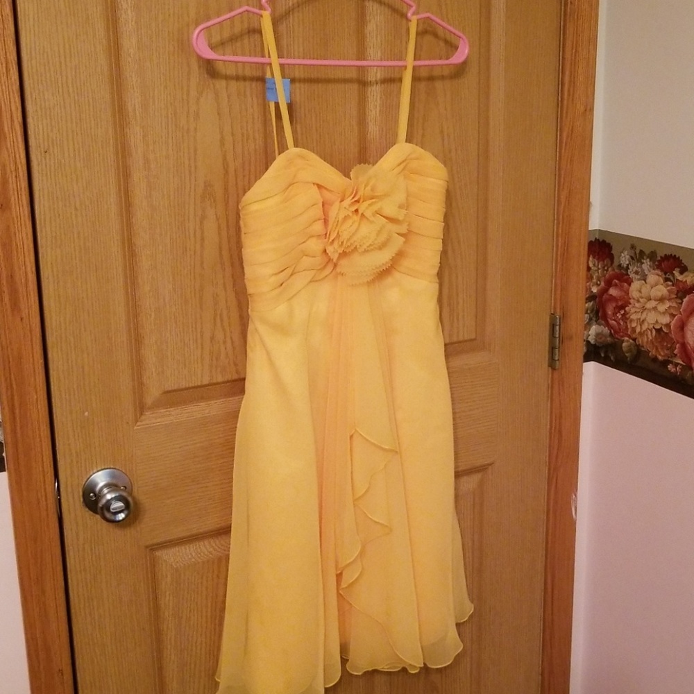 Fun and flirty yellow dress